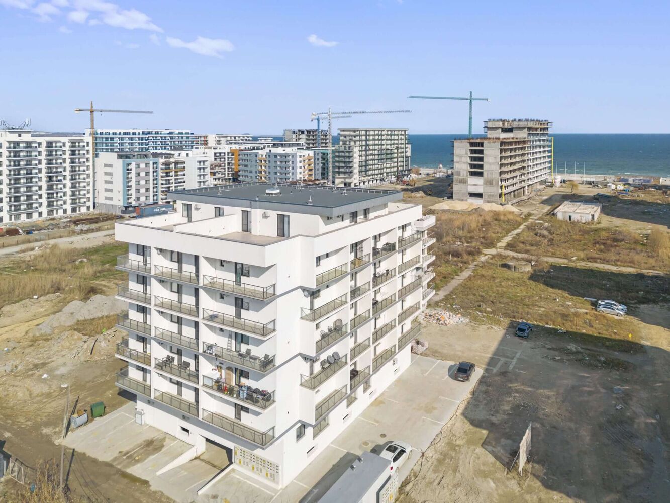 Descoperă ansamblurile rezidențiale de lux construite de TRL Residence în Mamaia Nord și alege calitatea și confortul la malul mării!